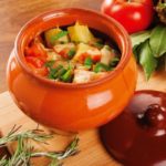 Суп из мяса кролика — готовим в горшочках