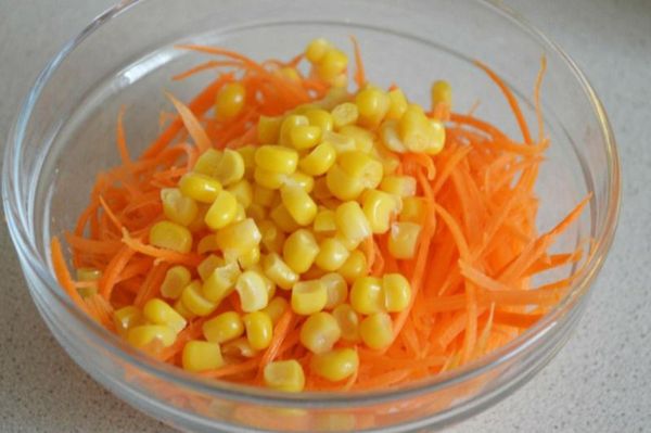 салат с морковью и кукурузой